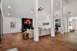 10 W Shady Ln, Houston, TX 77063 - Photo 10