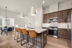 726 Carriage Knls Dr, Houston, TX 77008 - Photo 10