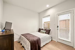 726 Carriage Knls Dr, Houston, TX 77008 - Photo 22