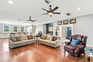 746 12th St, Dickinson, TX 77539 - Photo 4
