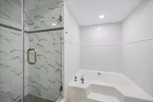 727 Bunker Hill Rd, Houston, TX 77024 - Photo 20