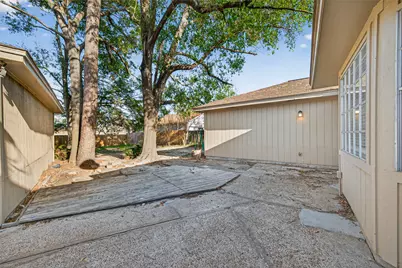 6038 Greenmont Drive, Houston, TX 77092 - Photo 32