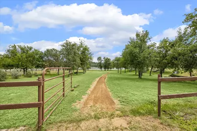 511 Chimney Cove Drive, Marble Falls, TX 78654 - Photo 26