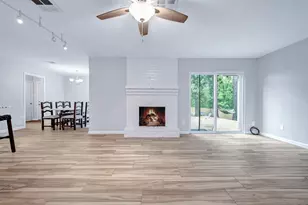 10311 Woodhollow Dr, Conroe, TX 77385 - Photo 8