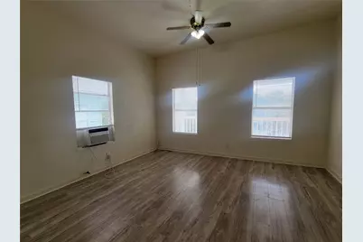 1910 Avenue N #4, Galveston, TX 77550 - Photo 4