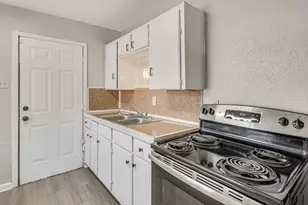 4720 Carmen St, Houston, TX 77033 - Photo 6