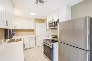 4613 Braeburn Dr, Bellaire, TX 77401 - Photo 2