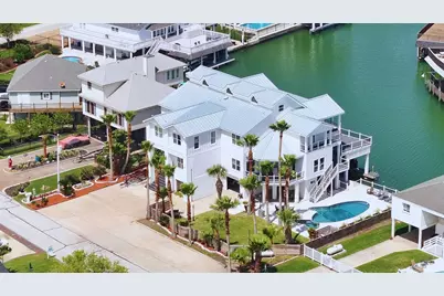 1614 Castaway Street, Tiki Island, TX 77554 - Photo 2