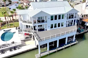 1614 Castaway St, Tiki Island, TX 77554 - Photo 2