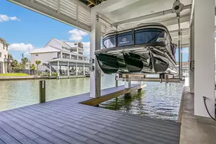 1614 Castaway St, Tiki Island, TX 77554 - Photo 6