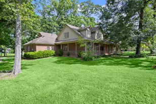 21 Panorama Dr, Conroe, TX 77304 - Photo 2
