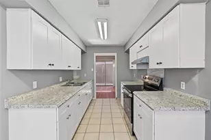8315 Augustine Dr, Houston, TX 77036 - Photo 6