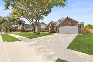 2412 Hidden Creek Dr, Pearland, TX 77581 - Photo 4