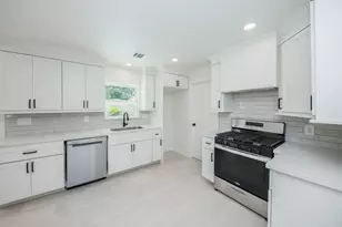 5221 Libbey Ln, Houston, TX 77092 - Photo 10