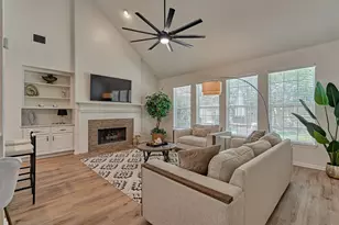 10 E Sterling Pond Cir, The Woodlands, TX 77382 - Photo 18