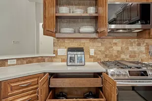 10 E Sterling Pond Cir, The Woodlands, TX 77382 - Photo 24