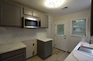 10213 Fairland Dr, Houston, TX 77051 - Photo 6