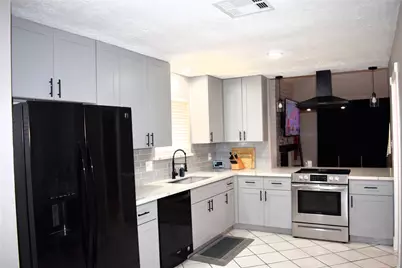 9910 Willmont Road, La Porte, TX 77571 - Photo 4