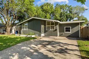 1909 16th Ave N, Texas City, TX 77590 - Photo 2