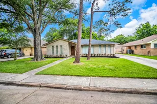 1715 Capstan Rd, Houston, TX 77062 - Photo 2
