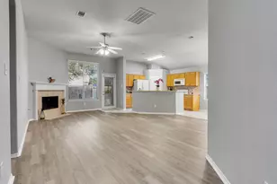 218 Silverbrook Ln, Dickinson, TX 77539 - Photo 6