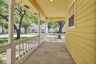 10 Brewster St, Conroe, TX 77301 - Photo 4