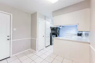7015 Pine Vista Ln, Houston, TX 77092 - Photo 10