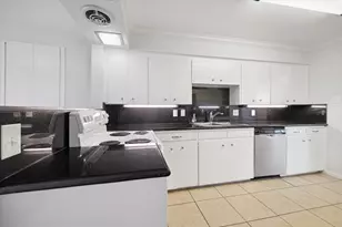 5122 Locust St, Bellaire, TX 77401 - Photo 4