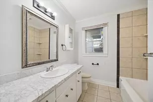 5122 Locust St, Bellaire, TX 77401 - Photo 6