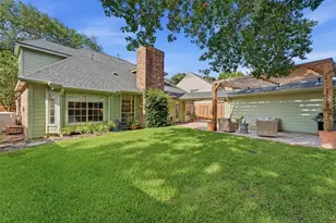 12111 Meadow Lake Dr, Houston, TX 77077 - Photo 2