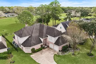 2102 N Fountain Valley Dr, Missouri City, TX 77459 - Photo 2