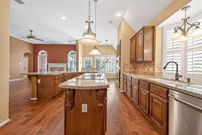 7 Windridge Place, The Woodlands, TX 77381 - Photo 28