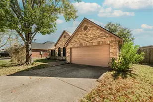 7714 Broken Arrow St, Baytown, TX 77521 - Photo 4