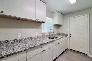 2810 Forest Oaks Blvd, Houston, TX 77017 - Photo 8