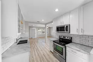 7019 Sur Ct, Houston, TX 77033 - Photo 12