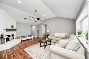 1113 Maple Creek Dr, La Porte, TX 77571 - Photo 10