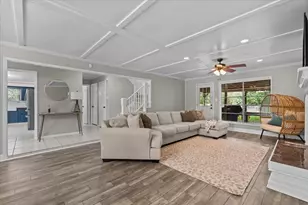 209 Palm Aire Dr, Friendswood, TX 77546 - Photo 4