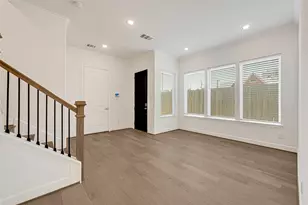1119 Lawrence St, Houston, TX 77008 - Photo 2