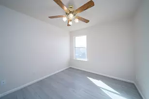 12934 Kingston Point Ln, Houston, TX 77047 - Photo 22