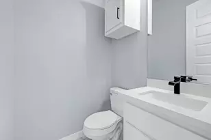 90 Burres St, Houston, TX 77022 - Photo 6