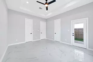 90 Burres St, Houston, TX 77022 - Photo 18