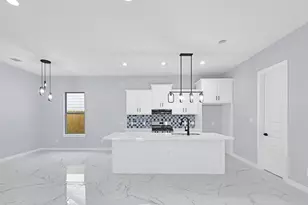 90 Burres St, Houston, TX 77022 - Photo 8