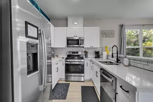 819 E 40th St, Houston, TX 77022 - Photo 6