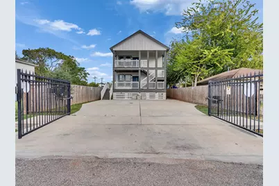 819 E 40th Street #A/B, Houston, TX 77022 - Photo 2
