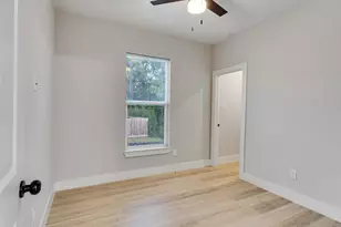819 E 40th St, Houston, TX 77022 - Photo 30