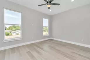 819 E 40th St, Houston, TX 77022 - Photo 26