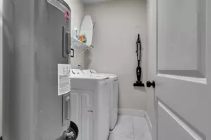 819 E 40th St, Houston, TX 77022 - Photo 16