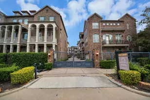 1617 W 23rd St, Houston, TX 77008 - Photo 2
