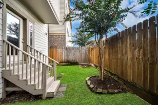 1617 W 23rd St, Houston, TX 77008 - Photo 4
