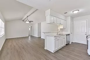 117 Dallas St, Angleton, TX 77515 - Photo 16